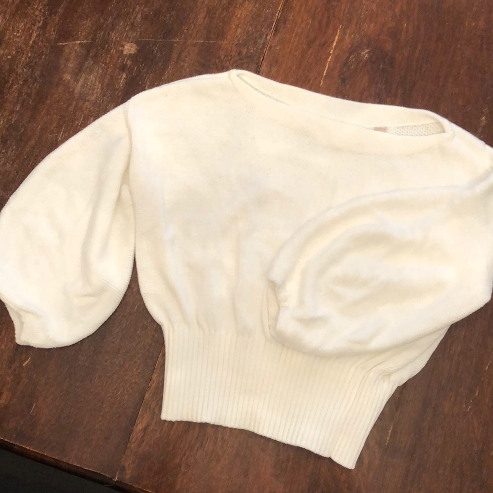 White crop sweater with balloon sleeves